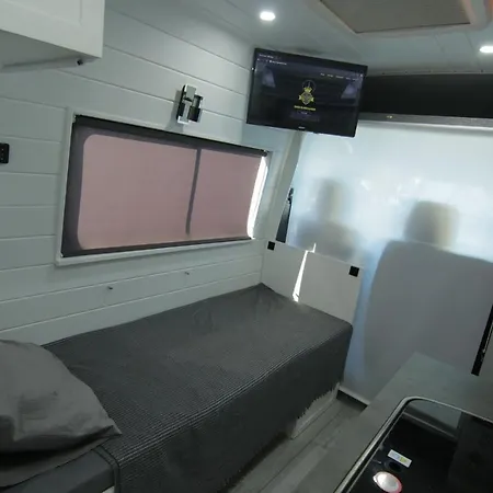 Vip Caravan Motorhome - Lakoauto