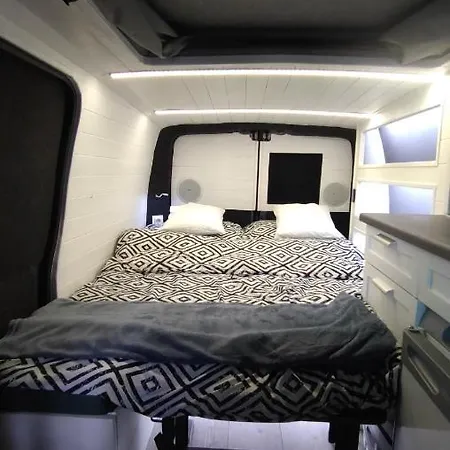 Vip Caravan Motorhome - Lakoauto Campsite Budapest